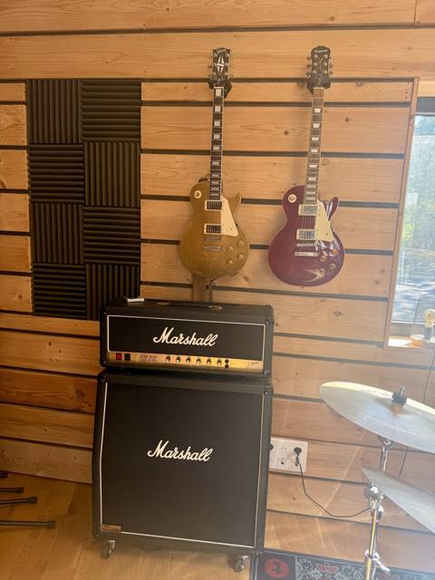 Ampli Marshall et guitares