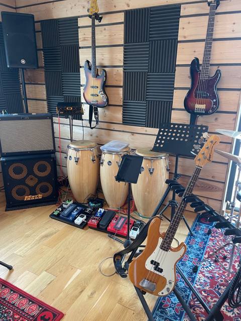 Guitares, basses et amplis du studio